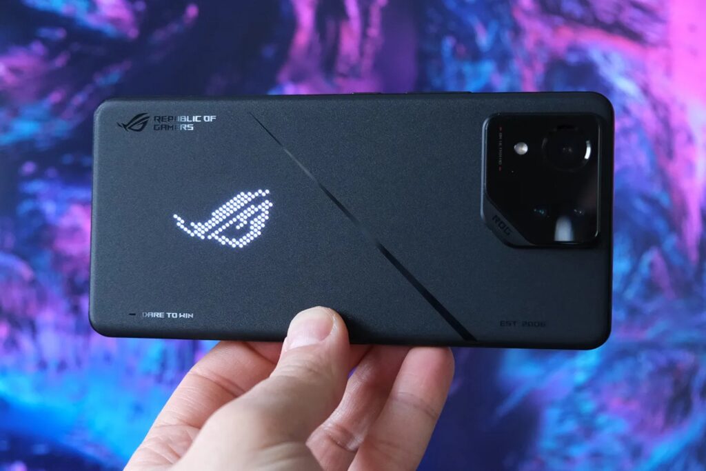 asus rog phone 8 pro in hand anime